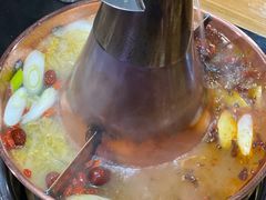 -果松木炭酸菜铜火锅·外婆参鸡汤