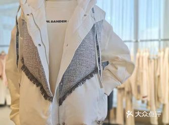 这家店夜景真不错……羽绒服是我每年冬天必穿