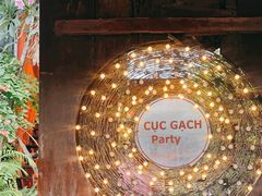 -Cuc Gach Quan Restaurant