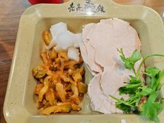 -亮亮面馆(经六路店)