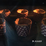 让黑巧和曲奇杯融为一体后取出。9-大功告成，倒入牛奶