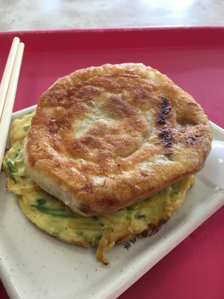 神龟馅饼(学院路餐厅店)-"路过这店,就进来吃个早饭.屋里很大,就.