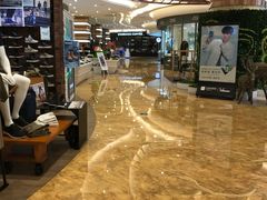 -王府井百货熙地港店