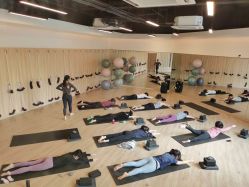 -静待花开瑜伽尊巴会馆