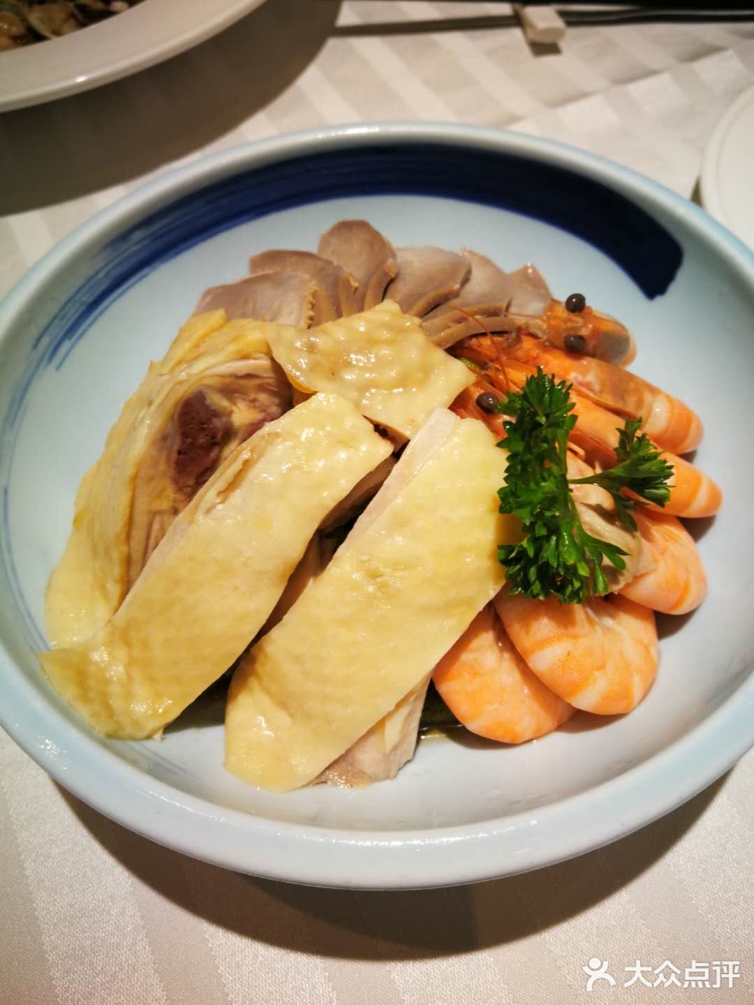 鸭皮烤得很脆，不觉得油腻