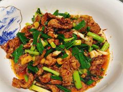 香蒜苗小炒肉-六合居·明厨亮灶餐厅(成双大道店)