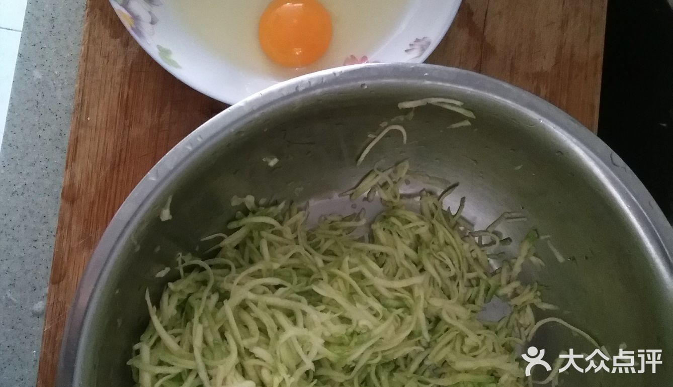 20191110001西葫白萝卜丝虾仁鸡蛋馅饺子煎吃菜谱