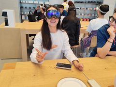 -Apple零售店(华贸购物中心店)