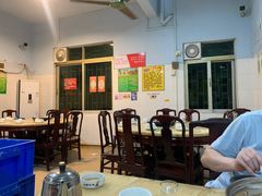 大堂-华哥新鲜猪精品美食
