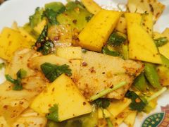 -老滇山寨•云南特色菜•地方菜•民族风情歌舞表演(金碧店)