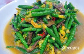 Tea Tree Mushroom and Cucumber Blossom Stir-fry