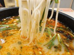 -花馬肆.云南过桥米线(汉神购物广场现场熬汤店)