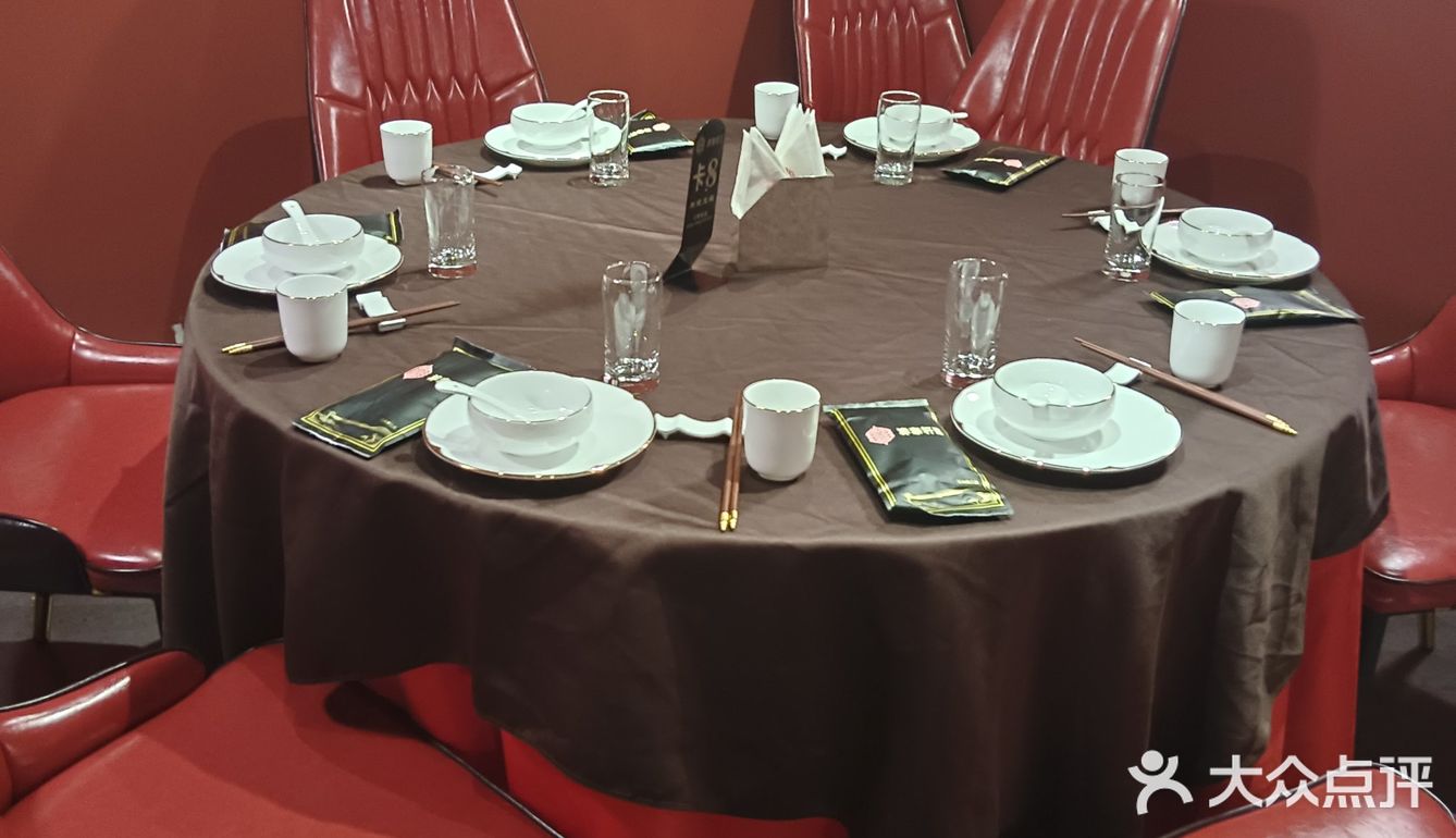 别人家锅贴都是开口，而他家锅贴的锅贴也是与众不同