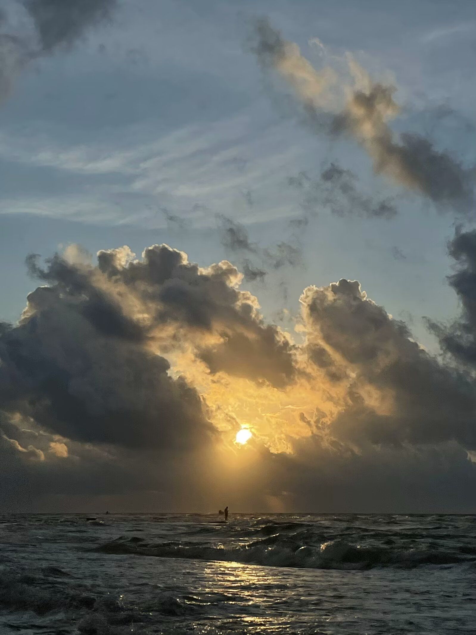 海天相接的美景海边的天空就是这么美丽