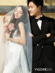 -雪中彩影婚纱摄影·微光艺术中心