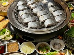 -围炉肉舍•炭烤活鳗•丹东海鲜烤肉(步行街店)