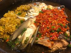 -阿瓦山寨·湘菜现炒·剁椒鱼头王(咸阳总店)