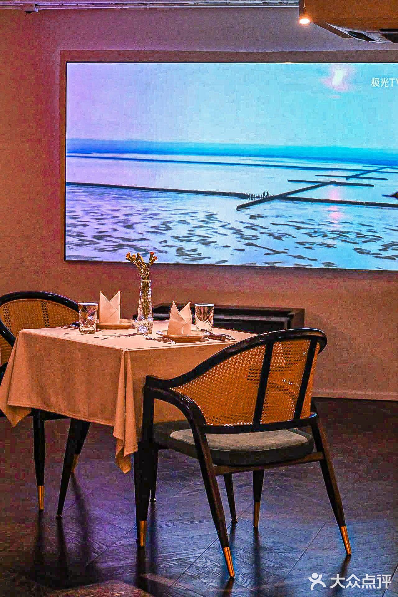 对这家的披萨🍕和牛排入了迷