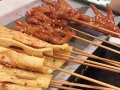 -何妹湿辣牛肉·粤式烧烤砂煲(桂雅路店)