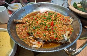 Sizzling Garlic Yellow Croaker