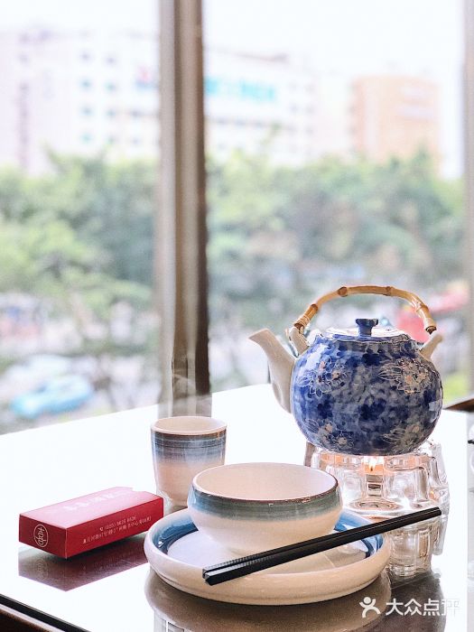 喜喜酒家·纯手工点心·粤菜餐具摆设图片