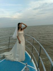 -现代经典婚纱摄影