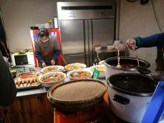 -爆炸头阿姨小四川正宗川味小吃(无任何分店)