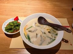 招牌黄鱼面-荣家黄鱼面(南京西路店)