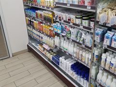 -全家便利店(莲花池东路店)