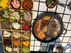 红油菌汤鸳鸯锅-贰回巷火锅馆(钟楼店)