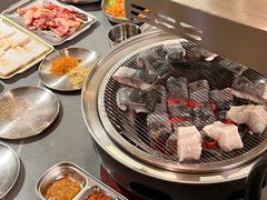 -围炉肉舍•炭烤活鳗•丹东海鲜烤肉(步行街店)