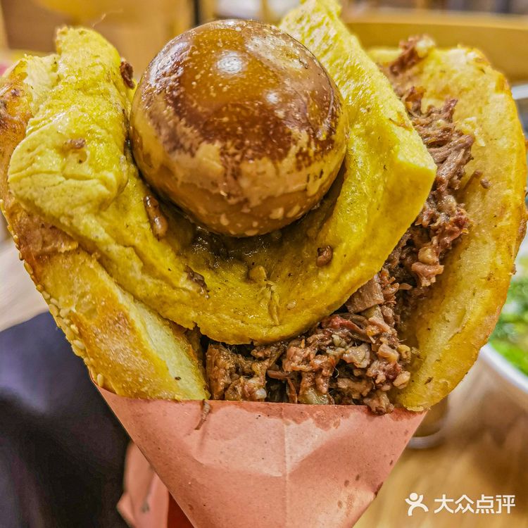 总要为这豪横的牛肉火烧来趟济南❗️香迷糊了❗️