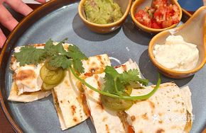 Mexican-Style Rich Chicken Pita