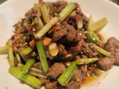 -阿瓦山寨·湘菜现炒·剁椒鱼头王(咸阳总店)