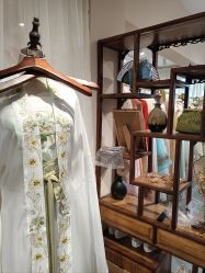 -一揽芳华汉服旗袍体验馆(拙政园店)
