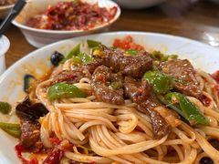 -歹歹的加个面过油肉拌面