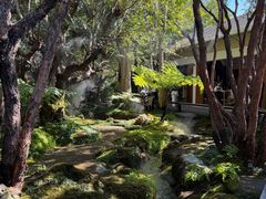 -Chom Cafe and Restaurant