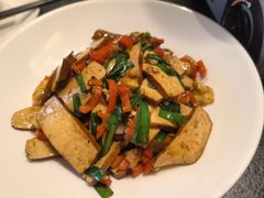 -鱼鲜饭香·招牌汽锅剁椒鱼头王