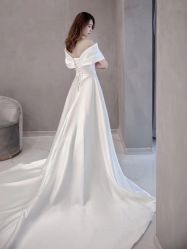 -莫小姐婚纱