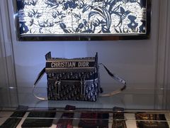 -文艺复兴百货(米兰大教堂广场店)