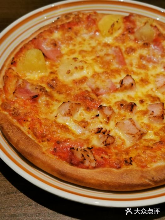 萨莉亚意式餐厅(杭州滨江天街店)培根鸡肉双拼披萨图片