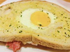 太阳蛋培根烤吐司-星巴克(广州南站A18检票口楼上)