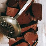 配上一整包麻酱，还有冰可乐一杯，开吃