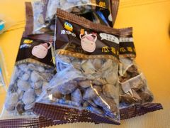 -来伊份(上海市静安区万航渡路889广场店)