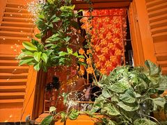 -Cuc Gach Quan Restaurant
