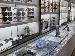 -翰佐蔡司小乐圆·依视路星趣控·暴龙眼镜折扣店