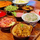 它明明可以直接抢，却还要送我一顿火锅