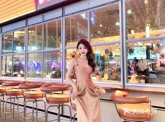 夜晚微醺美女帅哥都爱来的MR.BEER