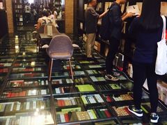 -钟书阁(松江泰晤士小镇店)