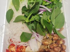 秘制鱼生配菜酱料-官塘原味鱼生·潮菜大排档(潮州总店)